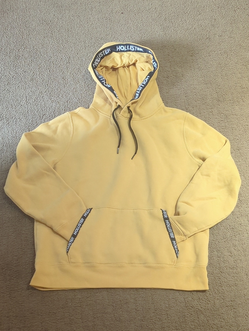 Hollister Men's Yellow Logo-Trim Pullover Hoodie